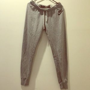 Nike joggers size medium